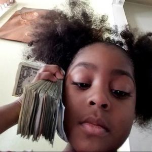 Meet your Posher, Elaina